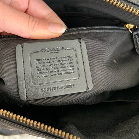 Coach Black Leather Shoulder bag with AdjustableStraps - Picture 9 of 17